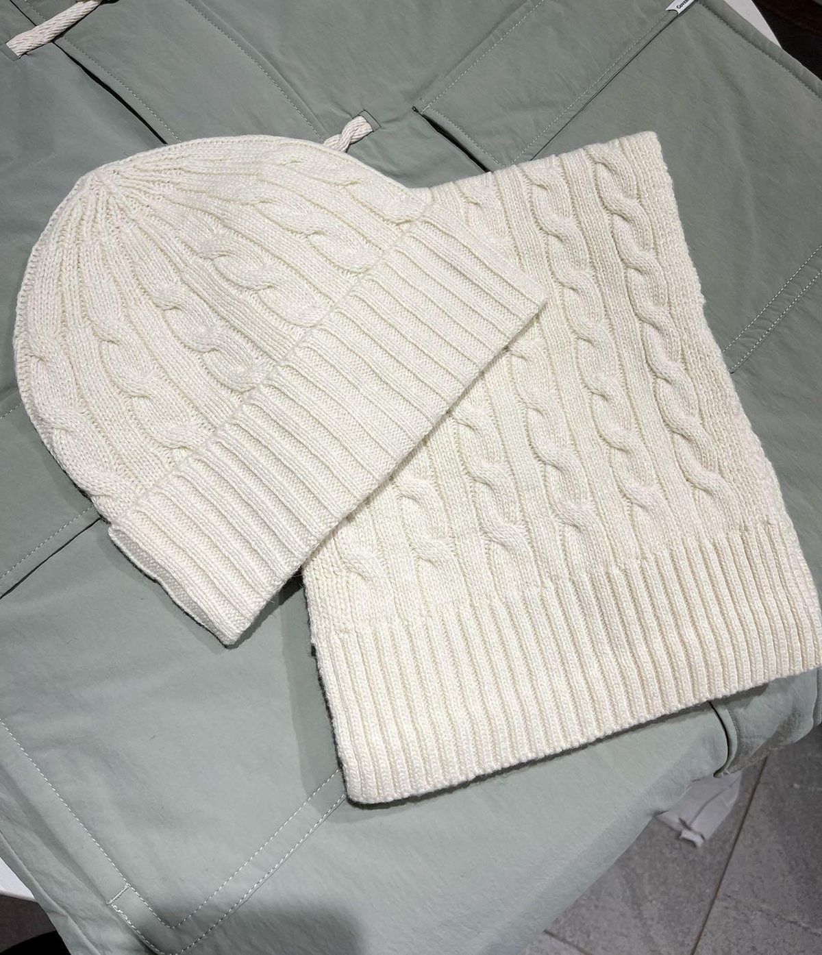 Popular high-end warm hat and scarf two-piece set E1495