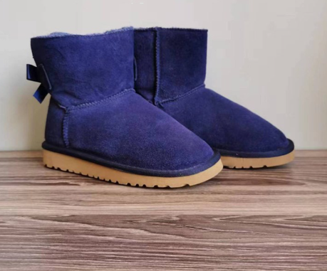 Comfortable  minimalist and warm boots  E529
