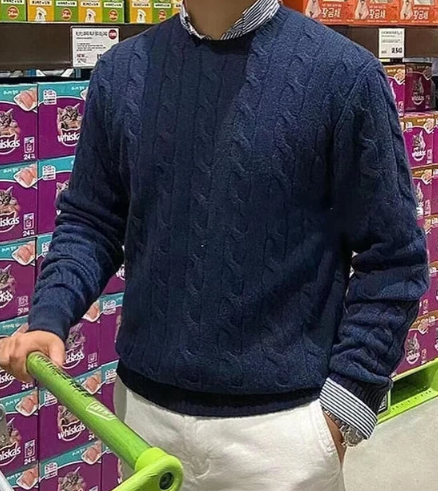 Men's knitted sweater with long sleeves and loose fit   E877