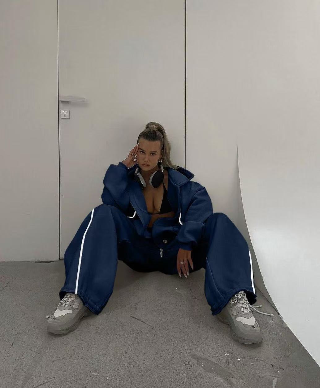 Sports and leisure long sleeved hooded sweatshirt set  E1490