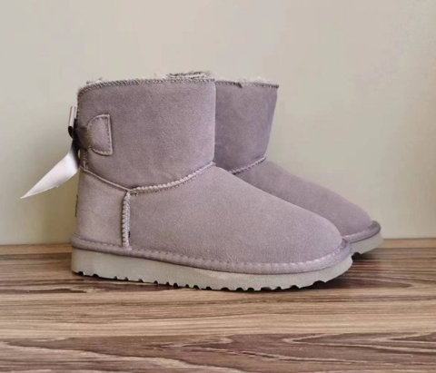 Comfortable  minimalist and warm boots  E529