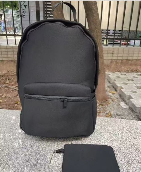 Backpack with large capacity for both shoulders