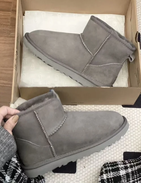 Snow boots with plush anti slip shoes   E535