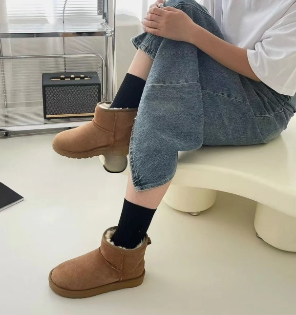 Snow boots with plush anti slip shoes   E535