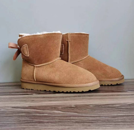 Comfortable  minimalist and warm boots  E529