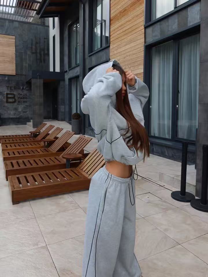 Sports and leisure long sleeved hooded sweatshirt set  E1490
