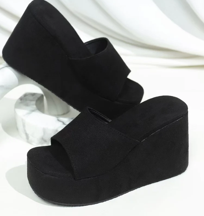 hick soled slippers are versatile and retro for wearing on the outside   E1121