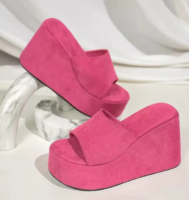 hick soled slippers are versatile and retro for wearing on the outside   E1121