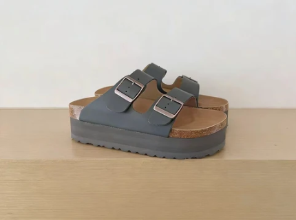 Thick soled sandals without heels for outdoor wear   E1084
