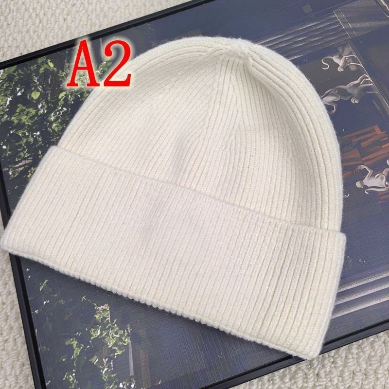 Knitted hats for versatile warmth  E1458