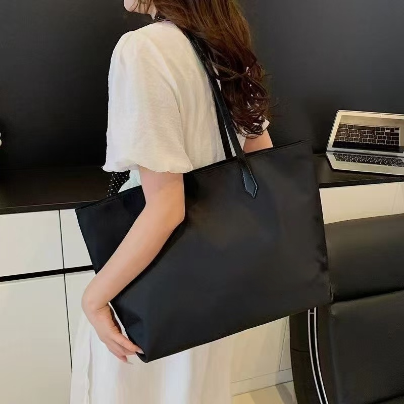 Large capacity commuting leisure handbag   E1016