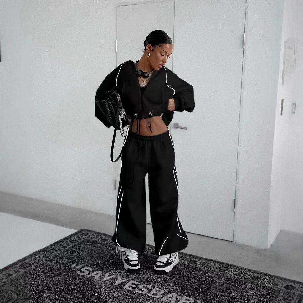 Sports and leisure long sleeved hooded sweatshirt set  E1490